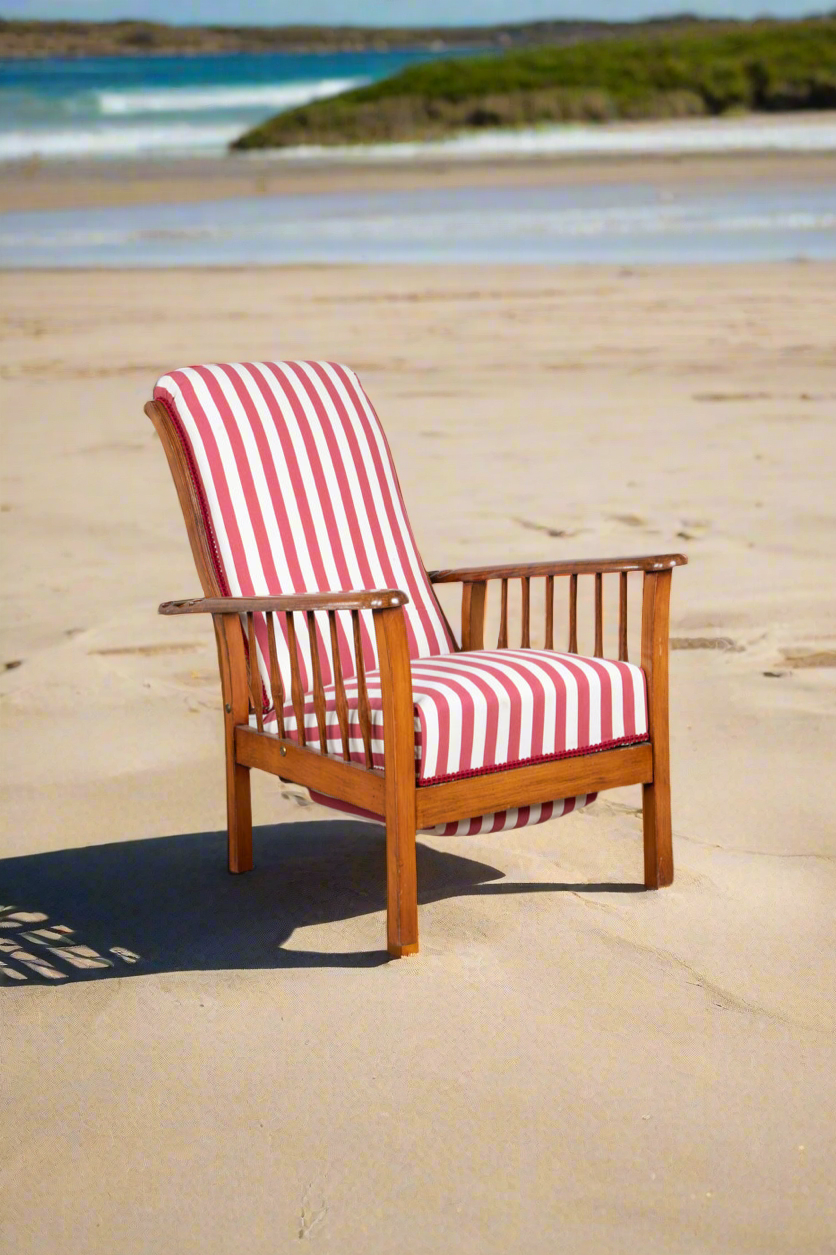 French Morris Reclining Chair with Cushions